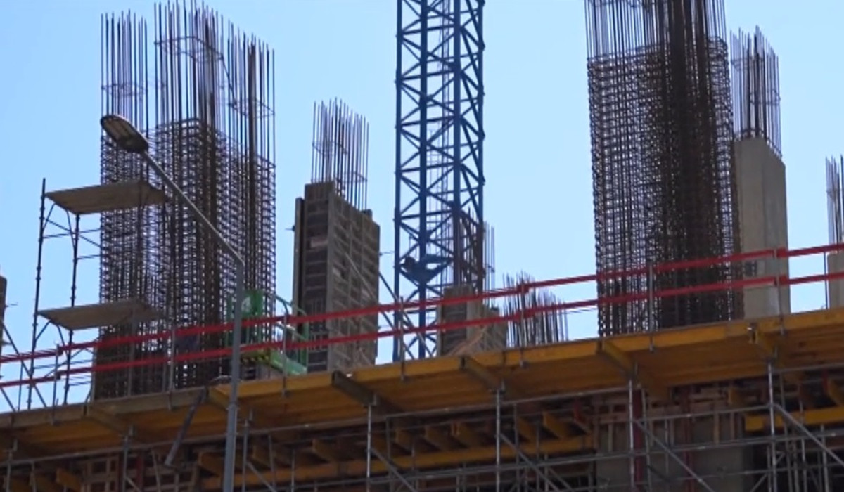 Paradox imobiliar. Românii cumpără tot mai puține apartamente, dar prețurile cresc constant