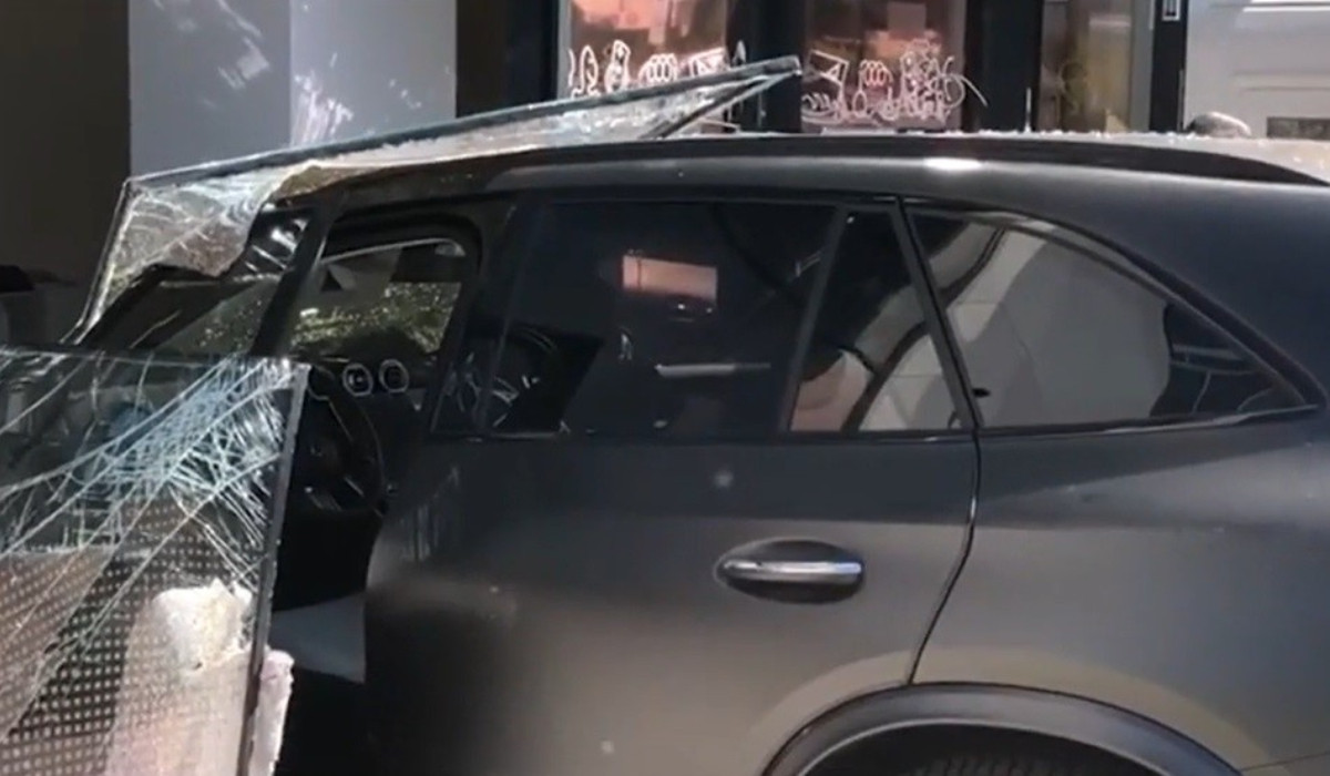 Femeia care a intrat cu maşina într-o bancă din Galaţi susţine că a ...