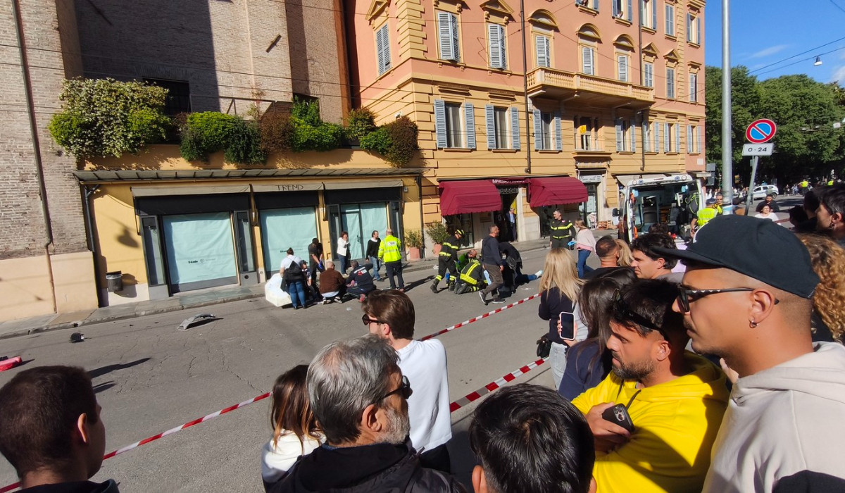 Şoferul care a semănat teroare în Modena. A spulberat pietoni pe trecere, apoi a atacat martorii cu un cuţit