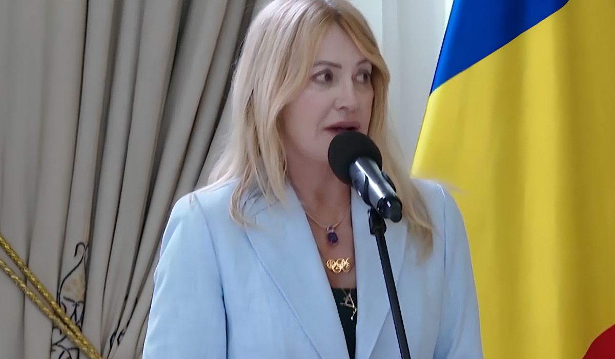 Nadia Comăneci, decorată de Nicuşor Dan cu cea mai înaltă distincţie a României. Moment solemn la Cotroceni