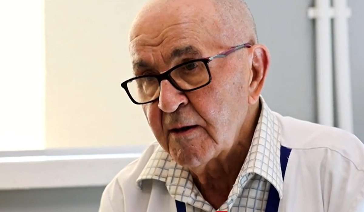 Neurochirurgul care a învins timpul. La 83 ani încă salvează vieţi: "Cât am mintea întreagă, profit de ea"