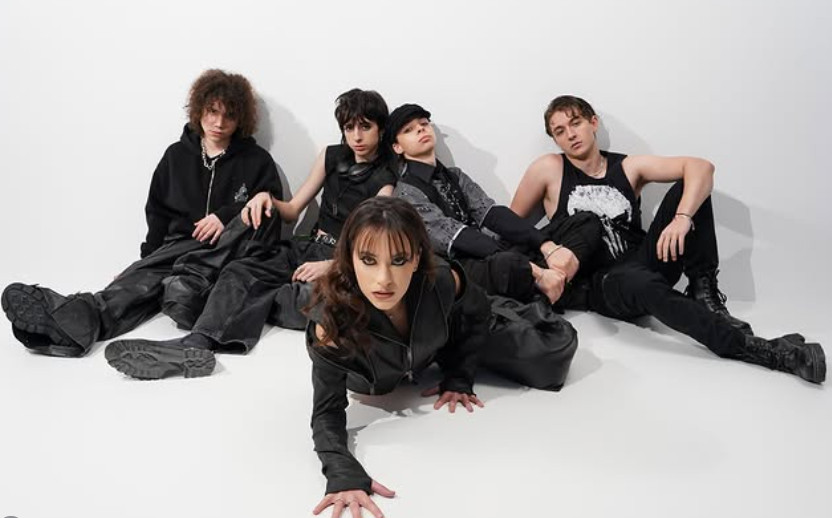 Alexandra Căpitănescu relansează hitul de la Eurovision. ''Choke Me'' revine în variantă piano