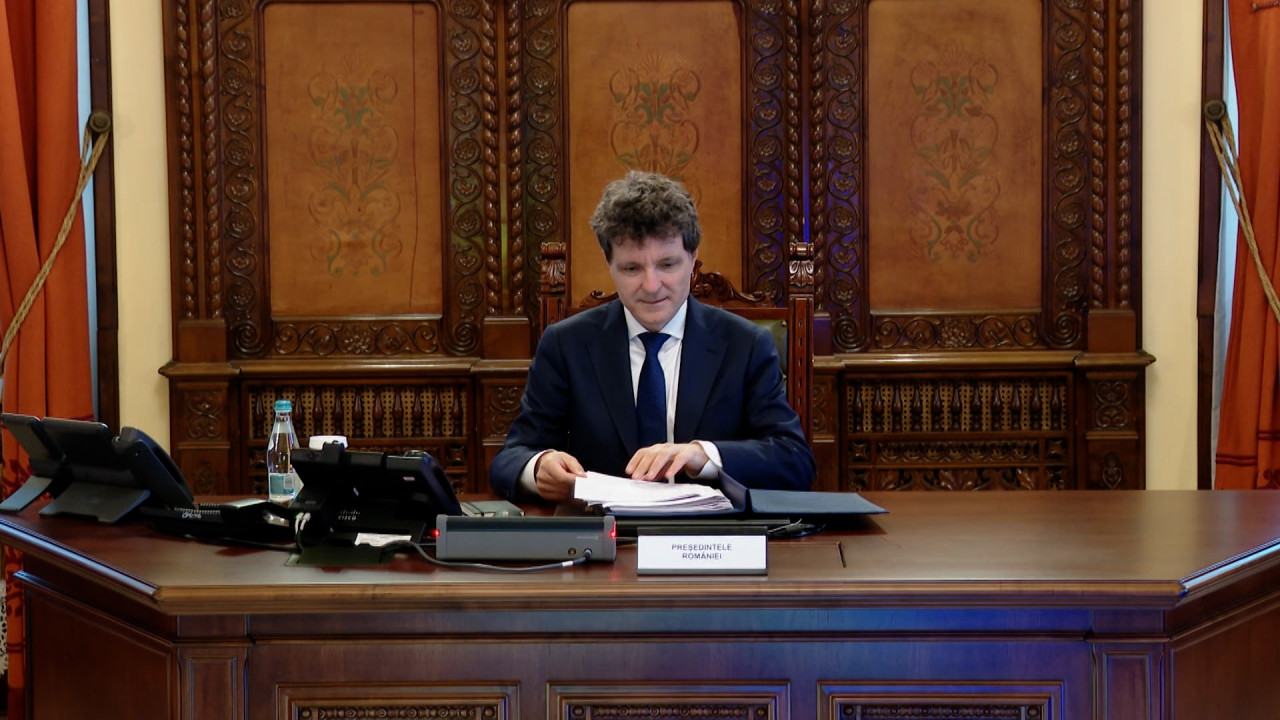 Nicușor Dan amână desemnarea premierului: scenariul unui interimat cu Bolojan până în toamnă