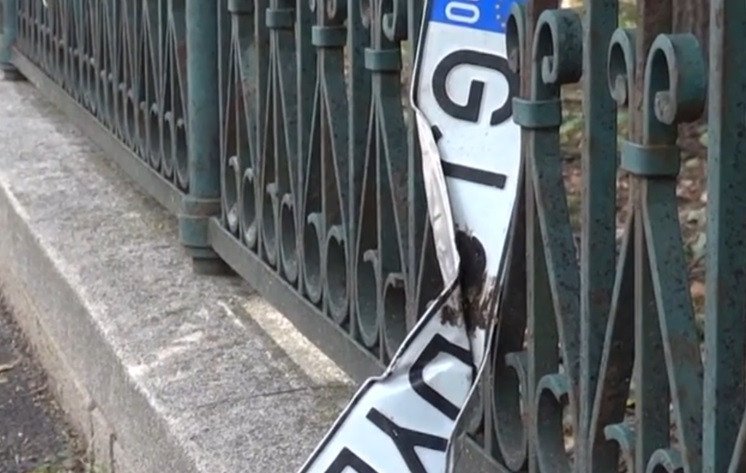 Furtunile din București: Sute de mașini fără numere de înmatriculare