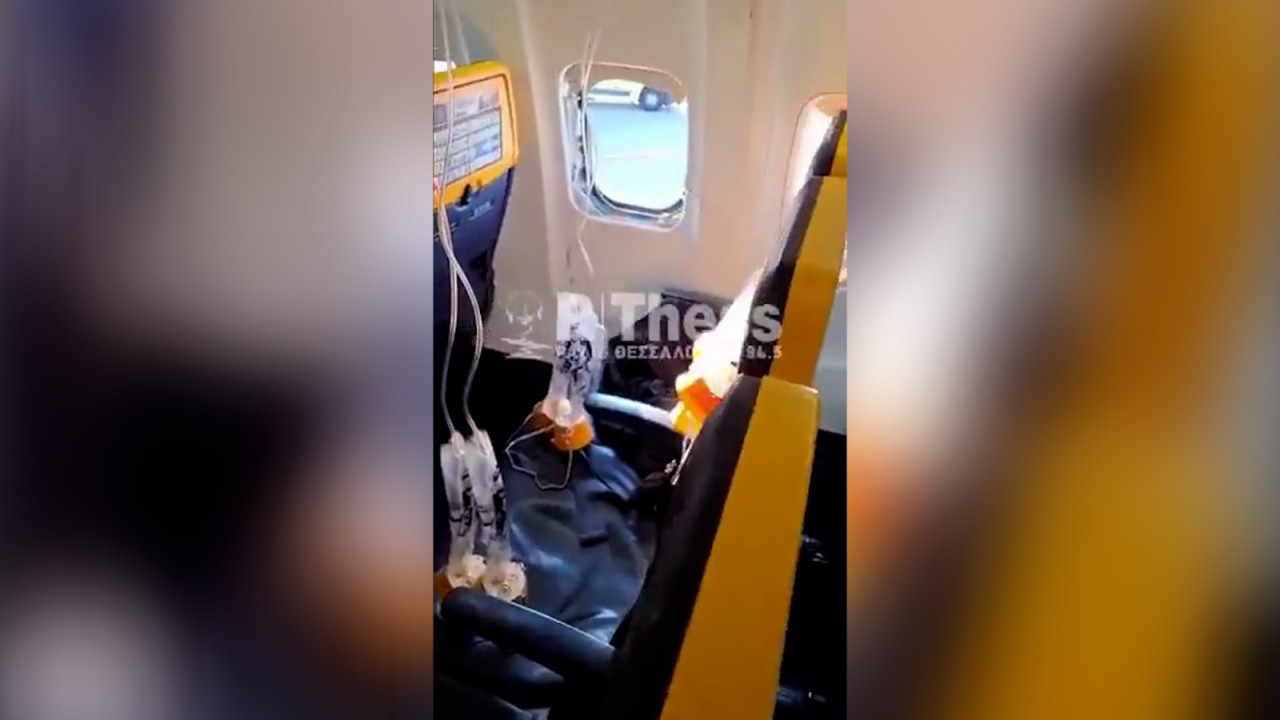 Panică la bordul unui avion Ryanair: Hublou spart și pasager rănit