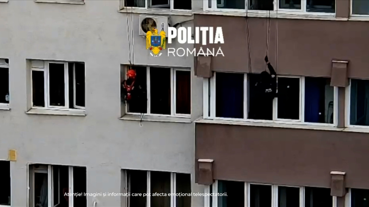 Filmul operațiunii de salvare din Capitală. Femeia se baricadase în casă și amenința că-și va face rău