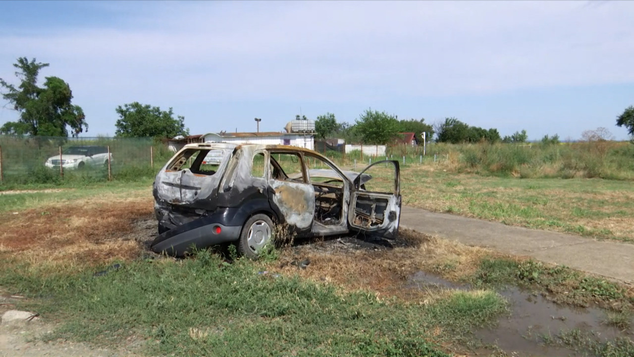 A dat foc unei mașini în fața secției de Poliție după o amendă. Ce îl așteaptă acum pe un bărbat din Galați