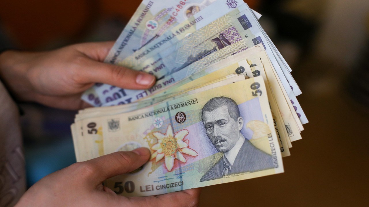 2.000 de români și-au renegociat creditele cu băncile. Economie de 1 milion de euro