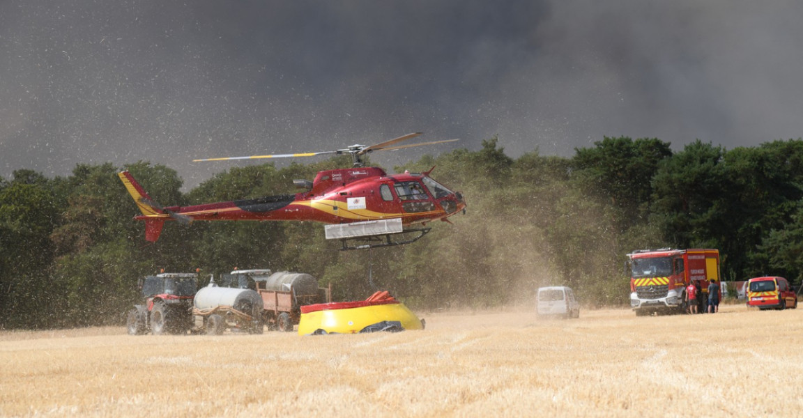 Peste 800 de hectare din pădurea Fontainebleau s-au făcut scrum. 900 de oameni, evacuaţi din calea flăcărilor