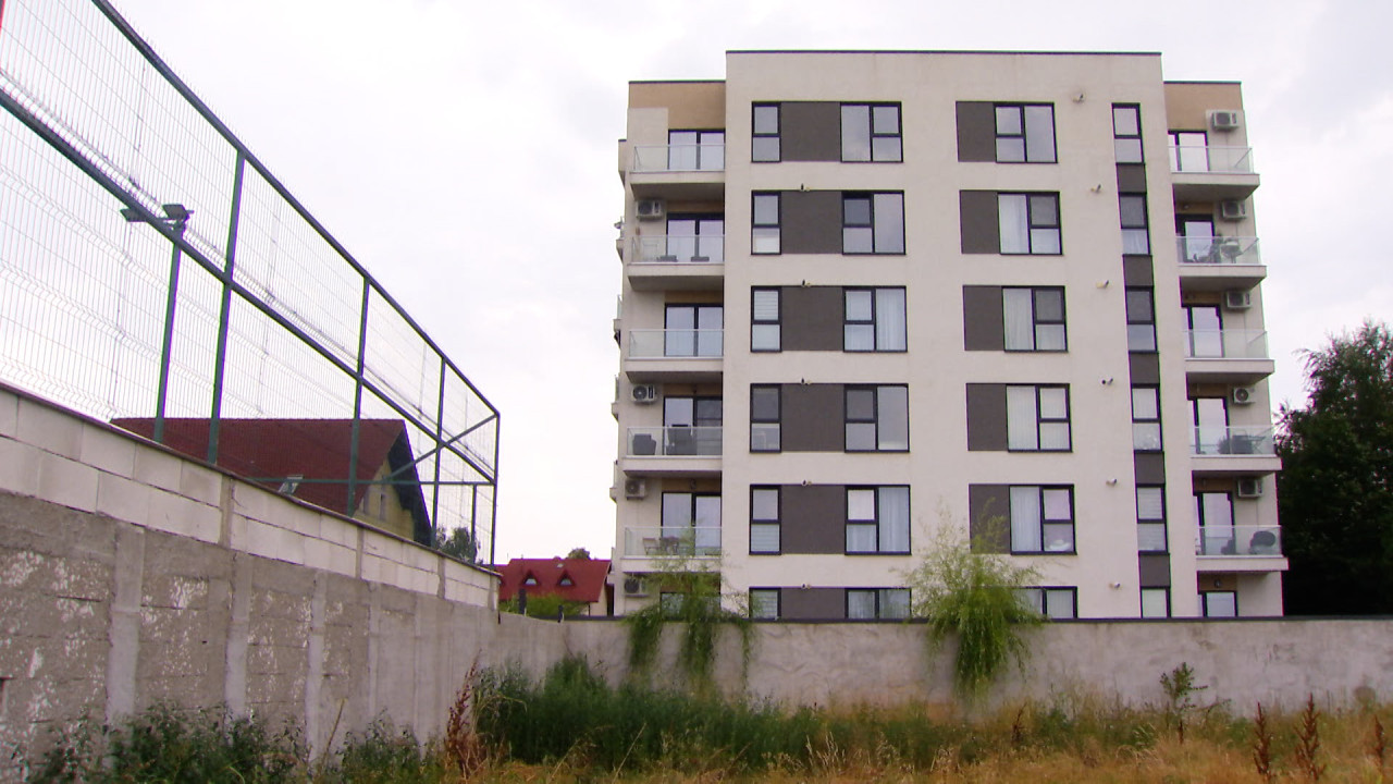 Haos în tranzacțiile imobiliare. Cumpărătorii riscă să plătească mii de euro în plus