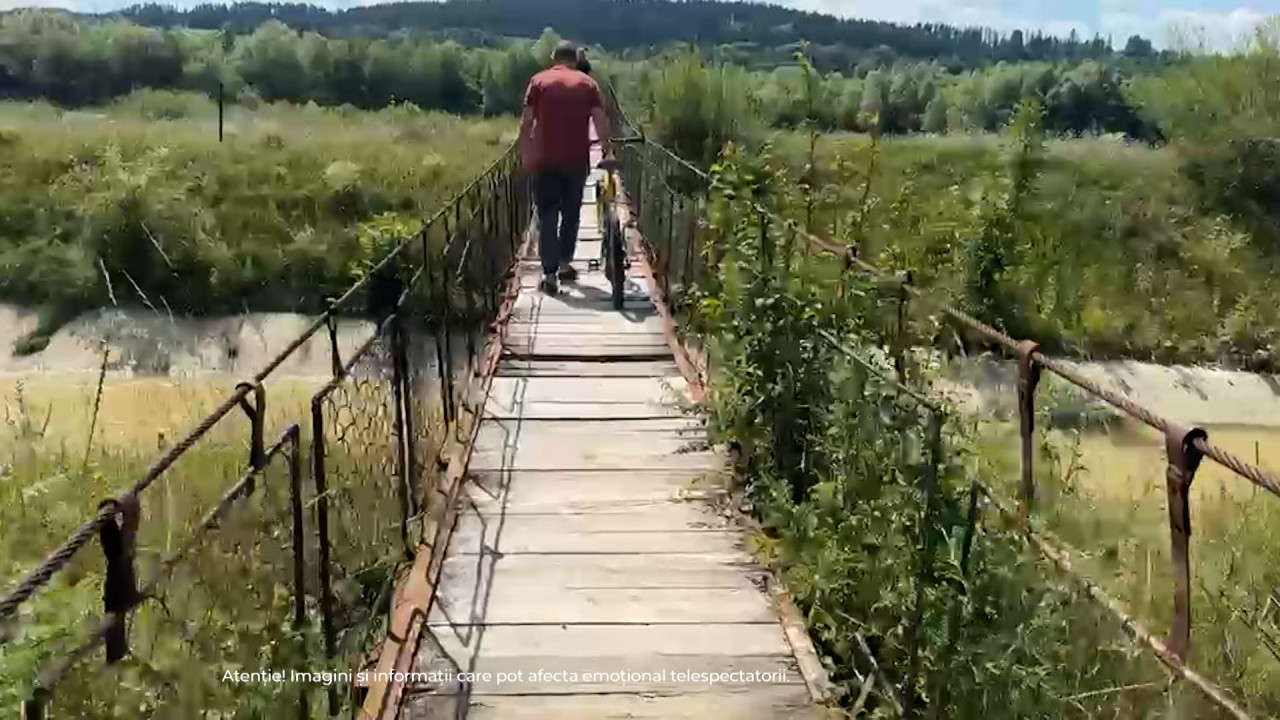 Adolescent mort după căderea de pe o punte degradată în Suceava
