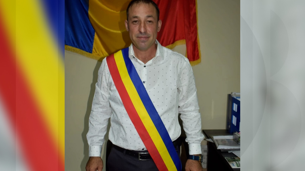 Primarul din Grindu s-a dat în judecată pentru mărirea salariului