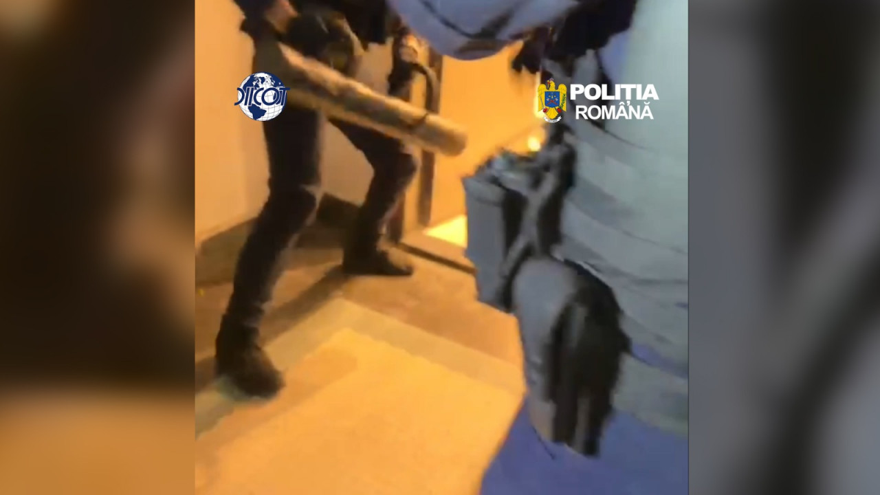 "Magazine" de droguri mutate dintr-un apartament în altul, cu livrare la domiciliu. Cum funcționa rețeaua