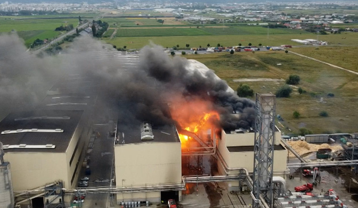 EXCLUSIV. Explozia de la fabrica Kronospan din Brașov, surprinsă de camerele Observator