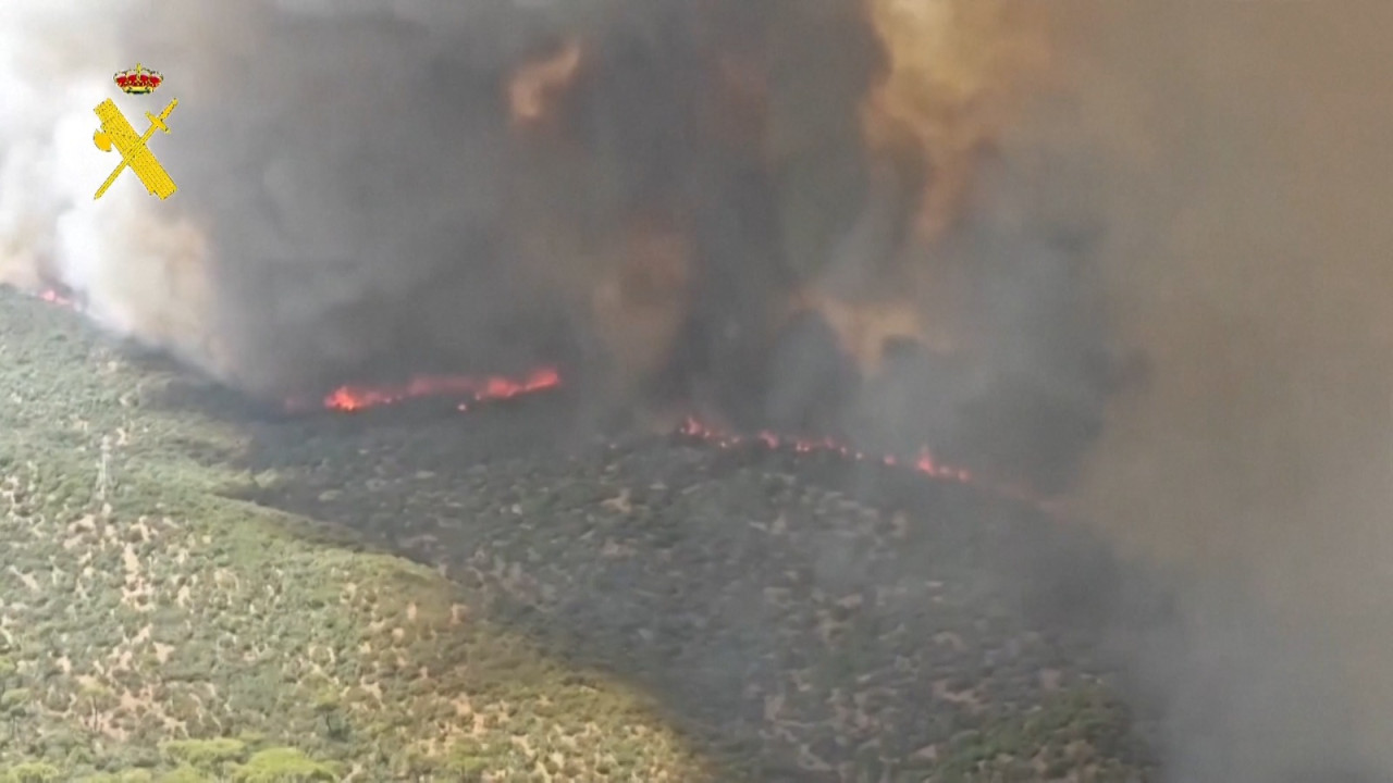 "N-am mai trăit niciodată ceva asemănător". Mii de oameni, evacuaţi în urma unui incendiu major în Madrid