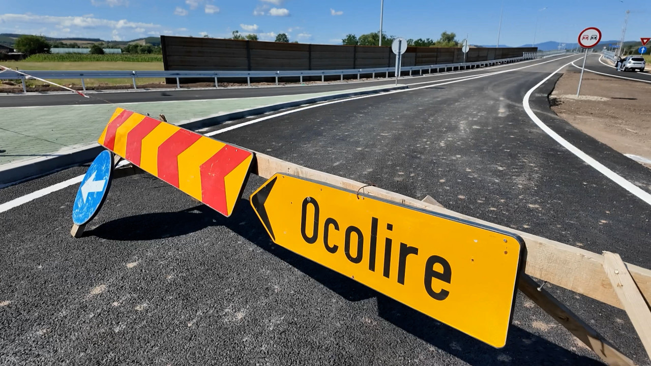 Lot de autostradă, ţinut închis, deşi lucrările au fost finalizate. Şoferii îl pot însă admira