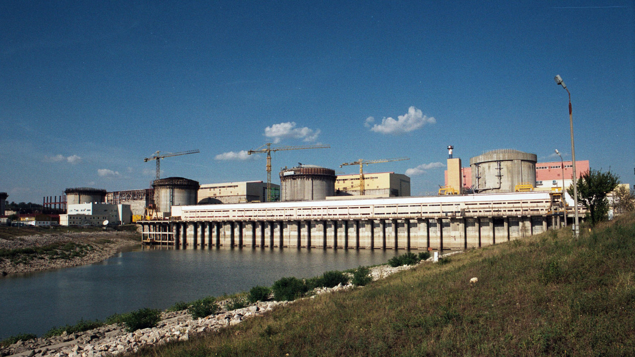 Măsuri pentru criza fără precedent de la Cernavodă. Curs deviat și energie gratuită timp de 4 ore
