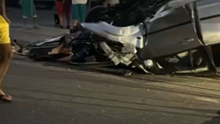 Un copil de 5 ani din Vrancea şi mama lui, la spital după ce maşina în care se aflau a lovit un cap de pod