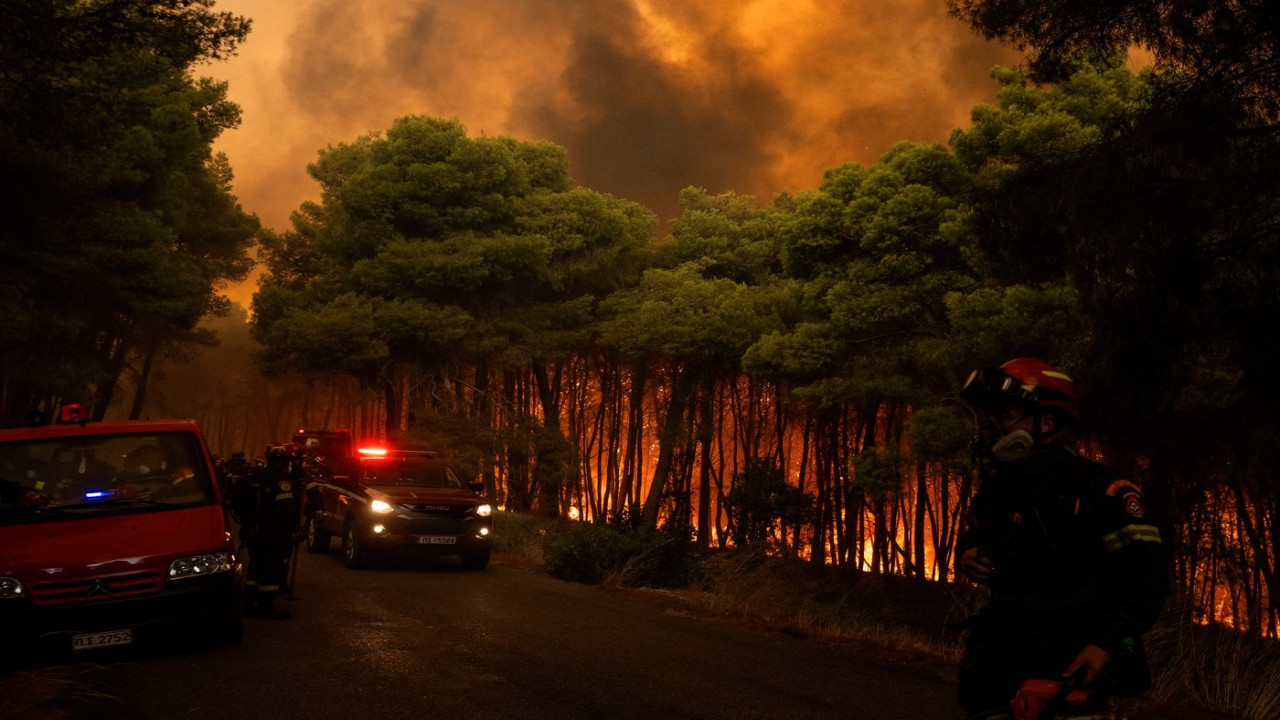 Incendiu uriaș lângă Atena. 5.000 de hectare, mistuite de flăcări la Porto Germeno: "Nu se putea face nimic"