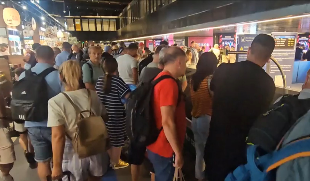 Haos pe Otopeni, în plin sezon estival. Pasagerii așteaptă aproape o oră după bagaje