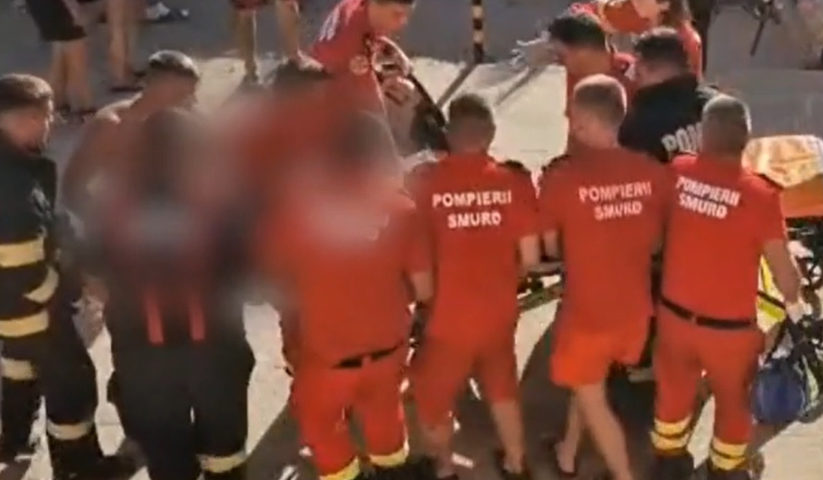 Bărbat resuscitat pe plajă după ce s-a prăbuşit sub privirile îngrozite ale turiştilor: "Scuipa spumă albă"