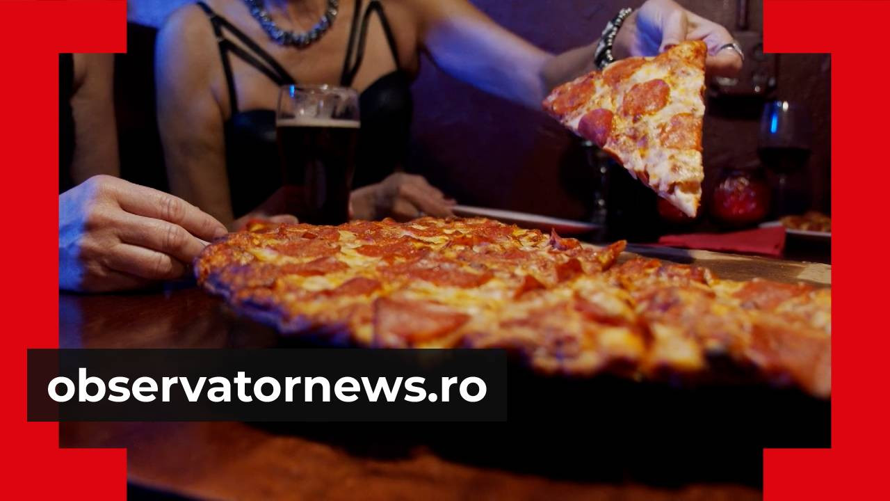 Pizza şi friptură, primele 2 preferinţe ale românilor. Preparatul surprinzător de pe locul 3