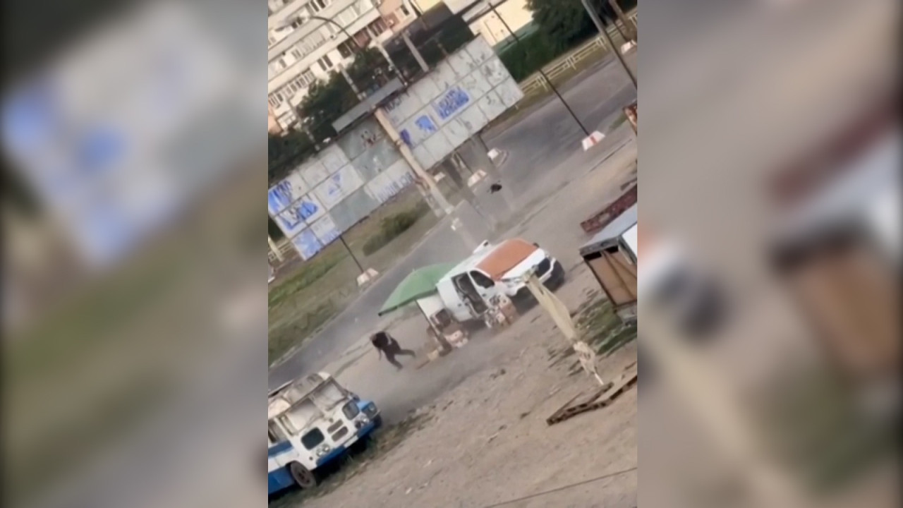 Imagini tulburătoare în Ucraina. Rușii, acuzați că au vânat un civil cu o dronă: Au o plăcere să ucidă civili
