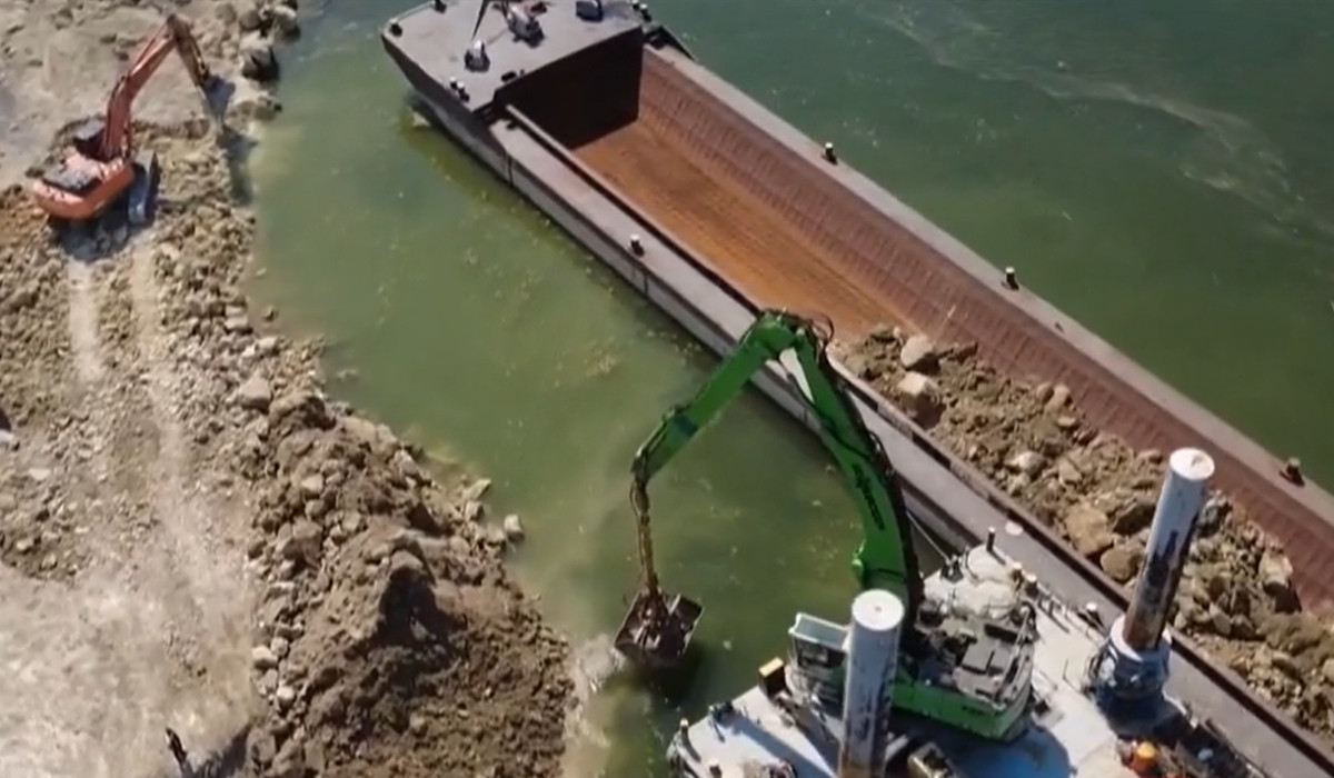 Scenariul opririi reactorului 2 de la Cernavodă, tot mai plauzibil. De ce este amânată scufundarea barjelor