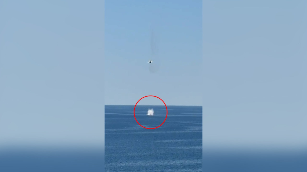 Momentul în care un avion F-16 trage în drona maritimă de lângă platforma Neptun Deep