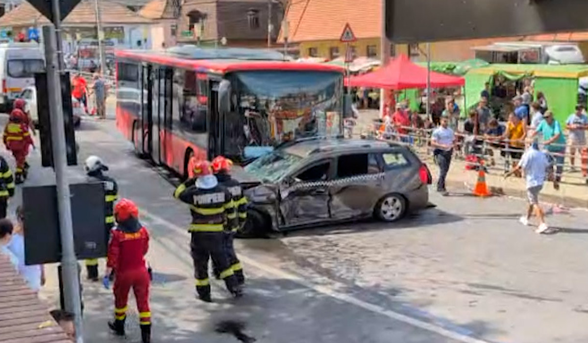 Scuza șoferului de autobuz care s-a urcat beat la volan și a distrus 12 mașini