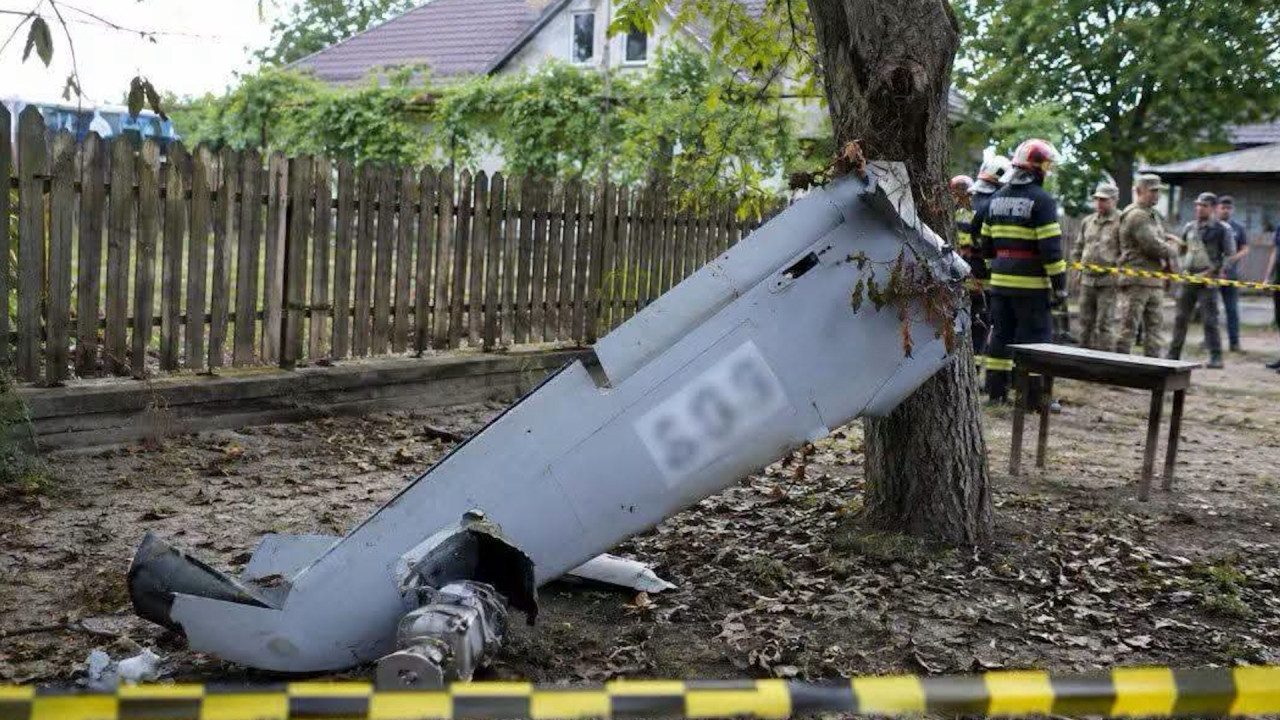 Dronă rusească, doborâtă de un nuc din curtea unei familii din Vrancea