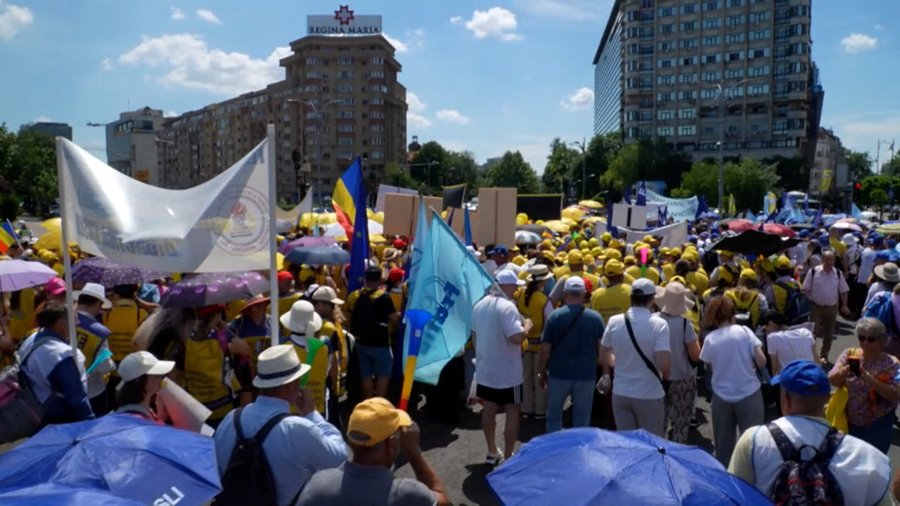BNR acuză sindicatele că aruncă țara în aer cu Legea Salarizării. "Vom ajunge să mâncăm scoarță de copac"