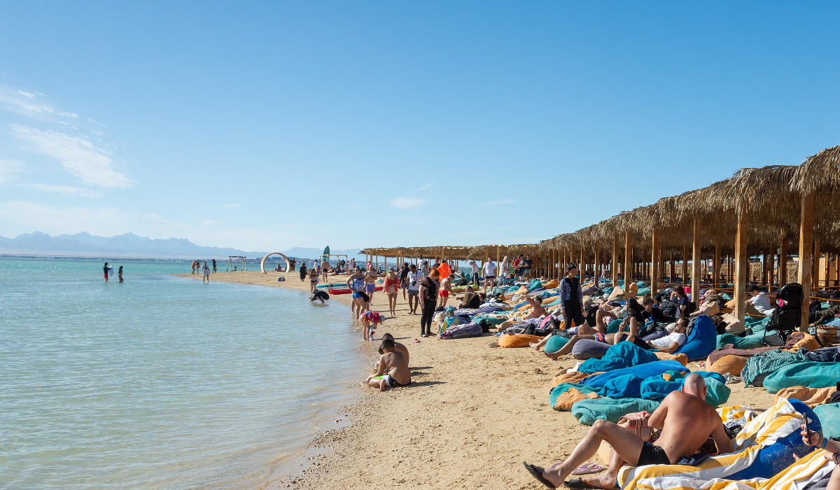 Peste jumătate dintre români nu îşi permit măcar o săptămână de vacanţă pe an. Cum încearcă să economisească