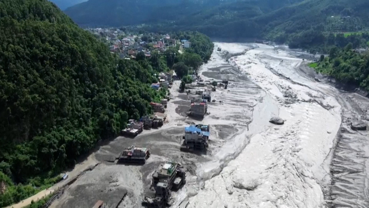 Scene dramatice la graniţa Chinei cu Nepalul: o alunecare de teren a ucis 95 de oameni, 400 daţi dispăruţi