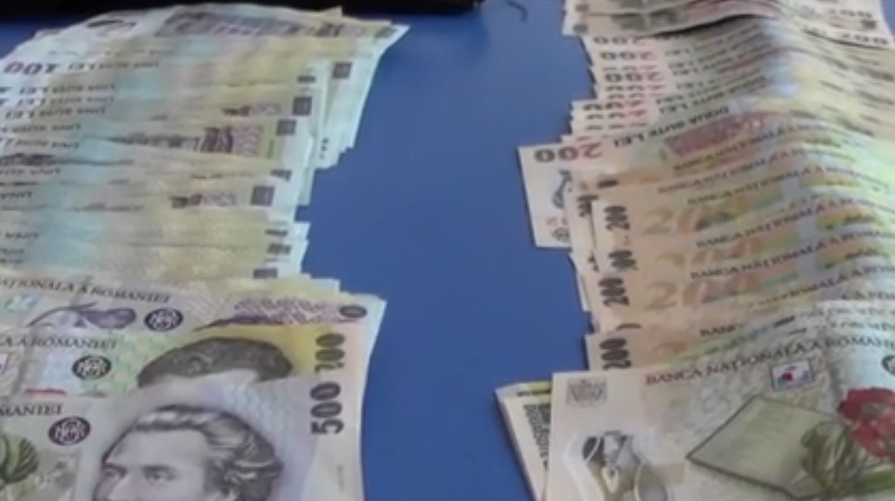 A furat 17.000 de lei din casa unui bătrân pe care-l îngrijea. Femeia din Dej mai are o condamnare pentru furt