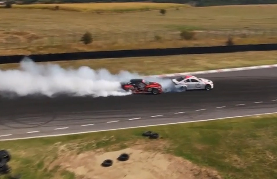 Motoare turate la maxim pe cel mai mare circuit din România. 70 de piloţi, în Campionatul Național de Drift