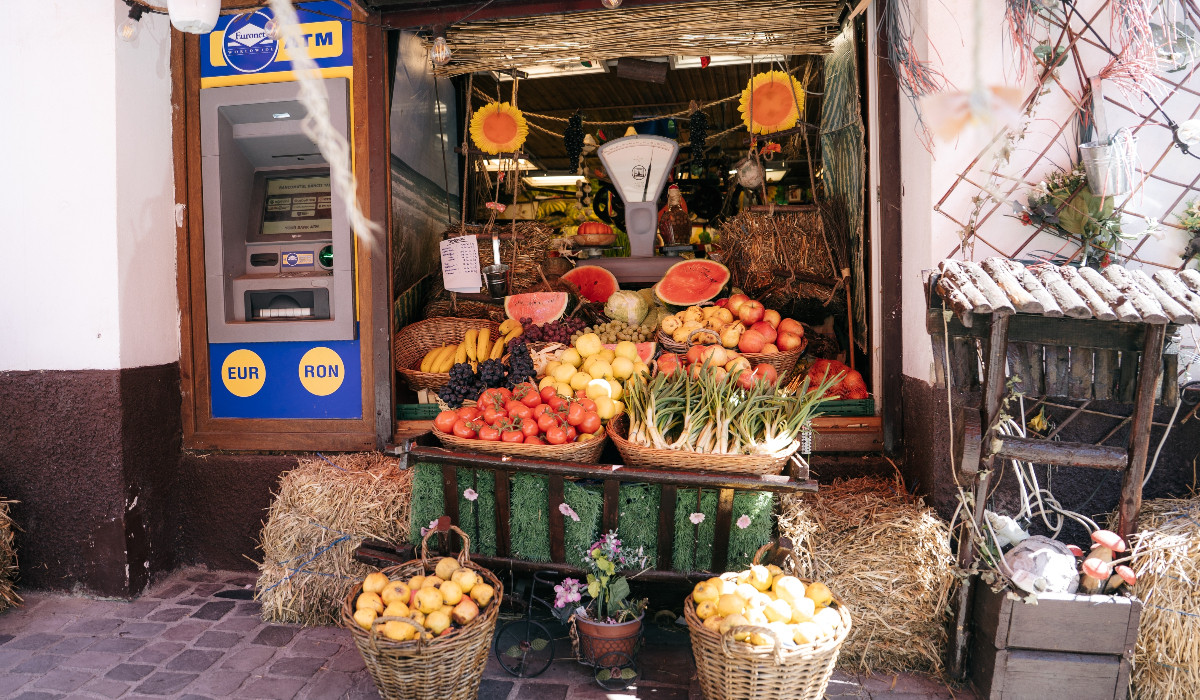Fructul românesc cu producție record, dar supermarketurile continuă să-l importe. În piețe e 3,5 lei/kg