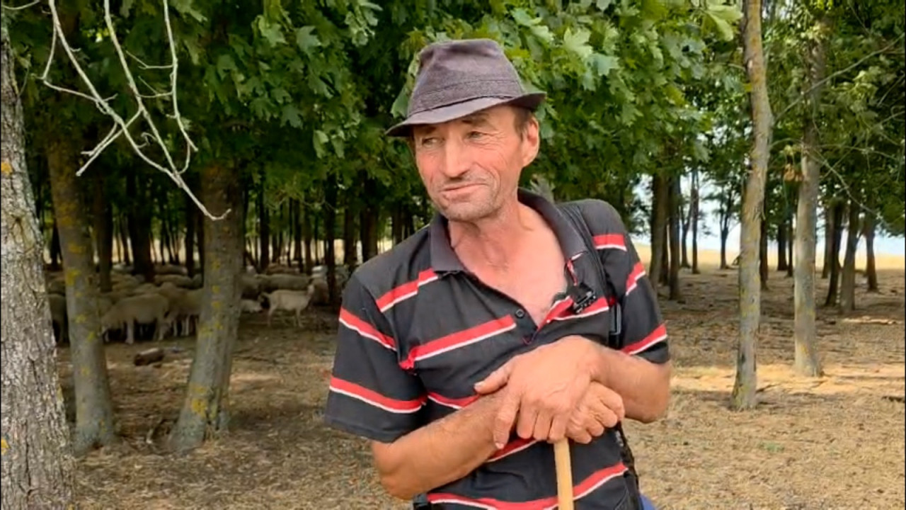 Ciobanul care a găsit drona de la Vaslui: "Țiuia și se aprindea! I-am scos firele și s-a oprit"