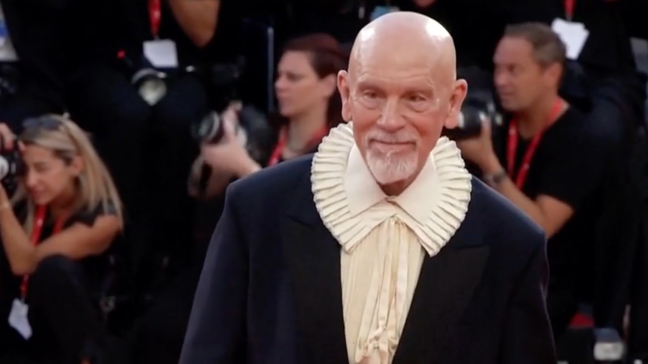 John Malkovich, emoționat până la lacrimi la Veneția. Filmul său a ridicat sala în picioare pentru 13 minute