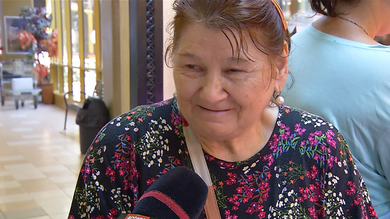 12 luni consecutive în care a scăzut consumul. Predicţiile economiştilor, şi mai sumbre