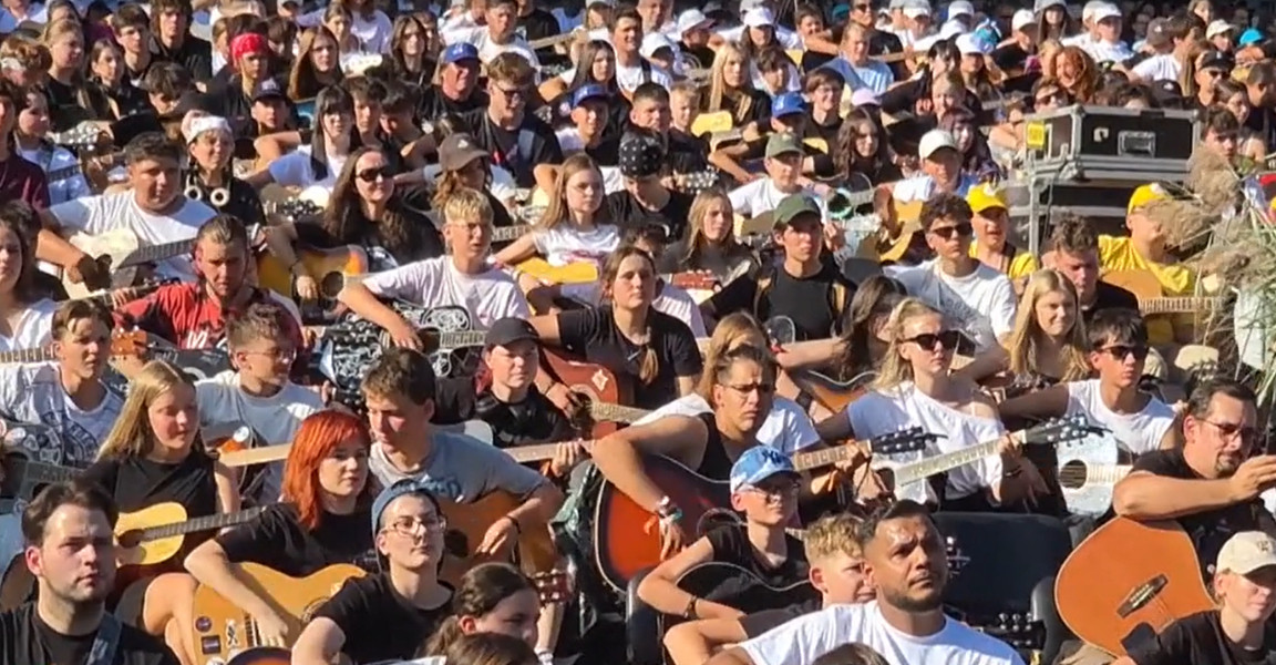 1.200 de chitare pe o singură scenă. Muzica a unit generații la un festival din Sibiu