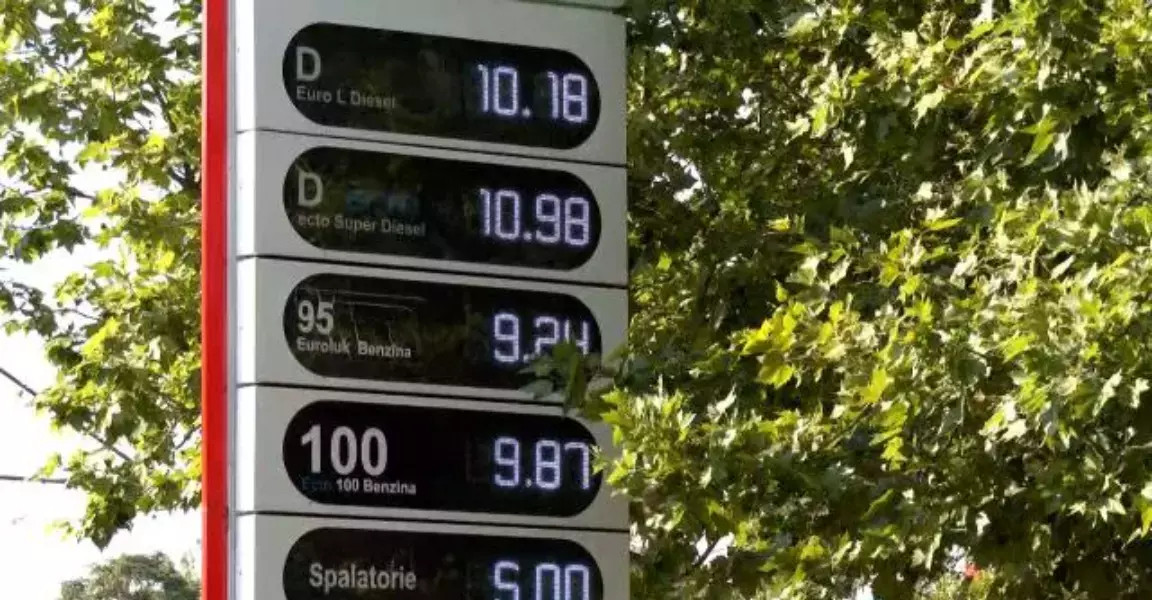 Prețul petrolului explodează, iar scumpirile ajung la pompă. Motorina, aproape de 11 lei pe litru