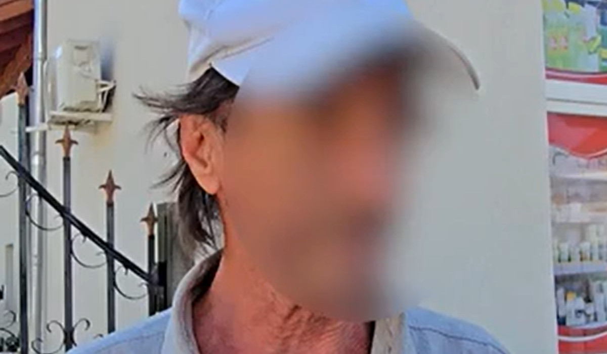 "Te omor, mă!" Bărbat din Mureș, bătut și dezbrăcat în stradă de doi tineri. L-au lăsat într-o baltă de sânge