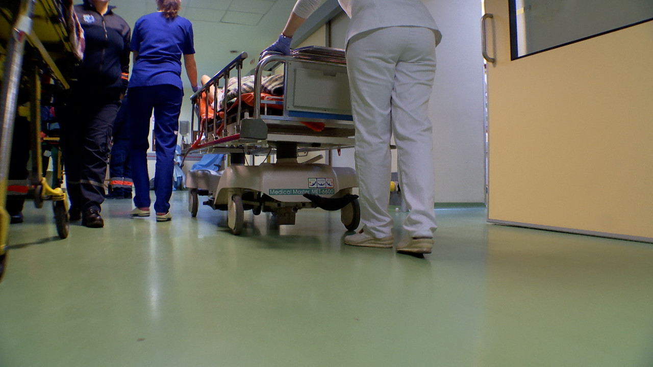 Guvernul a luat bani de la programele de SIDA și vaccinare pentru a rezolva criza de la urgențe