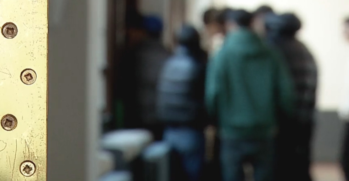 Elev de 11 ani, la spital după ce a fost împins de un coleg de 13 ani Incidentul, suprins pe camere