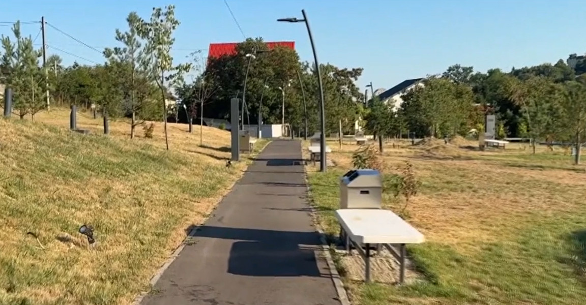 Parcul care a costat 16 mil. lei și în care nimeni nu merge. Localnicii spun că e "cea mai inutilă" investiție