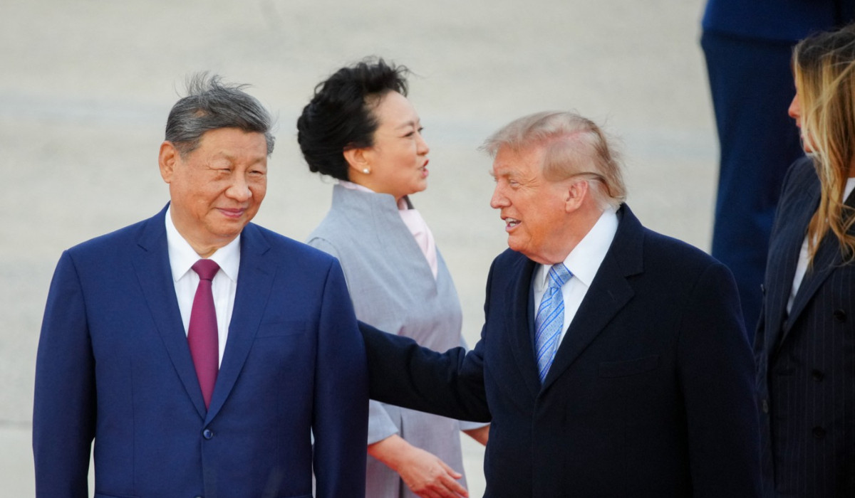 Xi, primire grandioasă în SUA. Trump l-a primit personal cu covor roșu și bombardiere. Ce vrea de la China