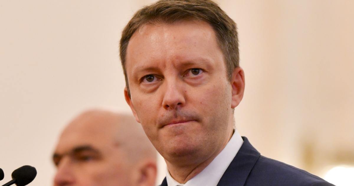 CALCULE: Ce șanse are guvernul Mureșan să treacă de Parlament. Scenariul pregătit de Nicușor Dan