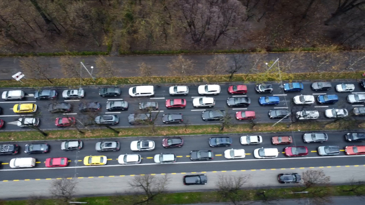 Primarul Ciprian Ciucu vrea interzicerea maşinilor poluante în Capitală Când începe prima etapă