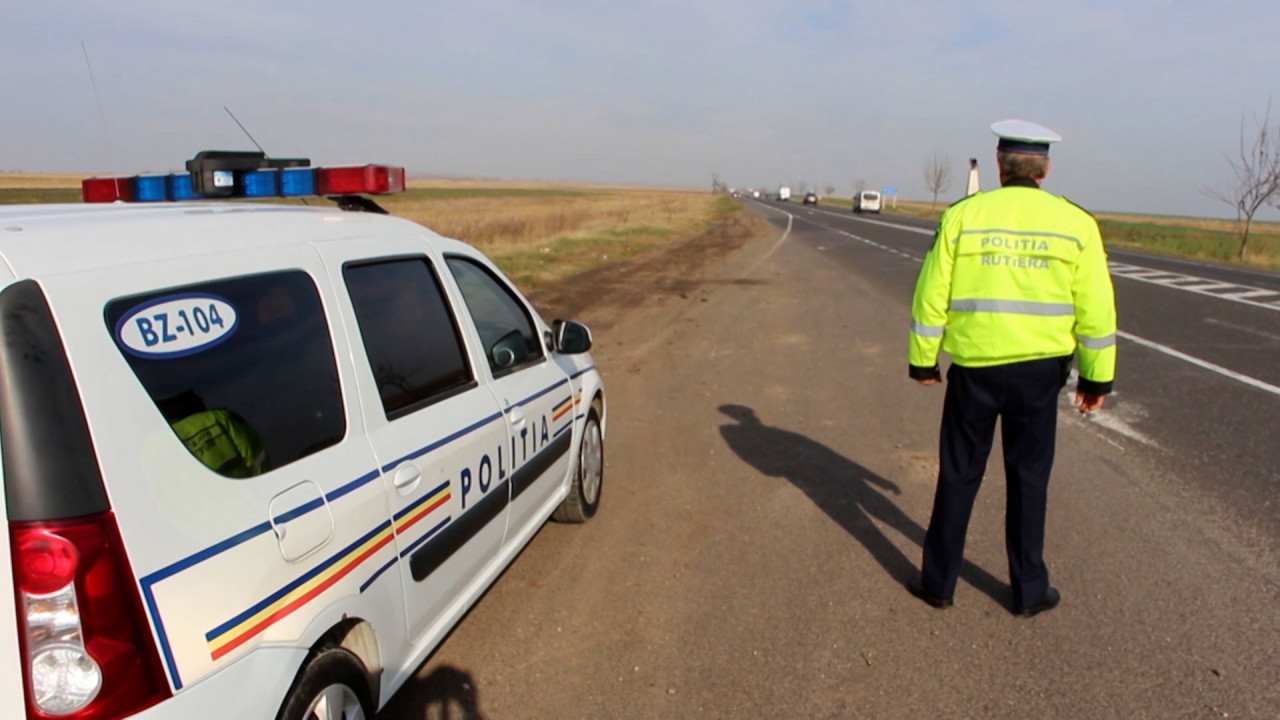 Drumuri pândite cu radar fix după indicatorul de viteză. Legea permite practica polițiștilor